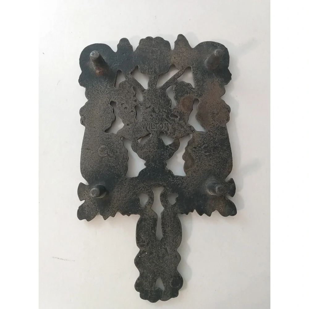 Wilton Cast Iron Trivet Grapes 8
